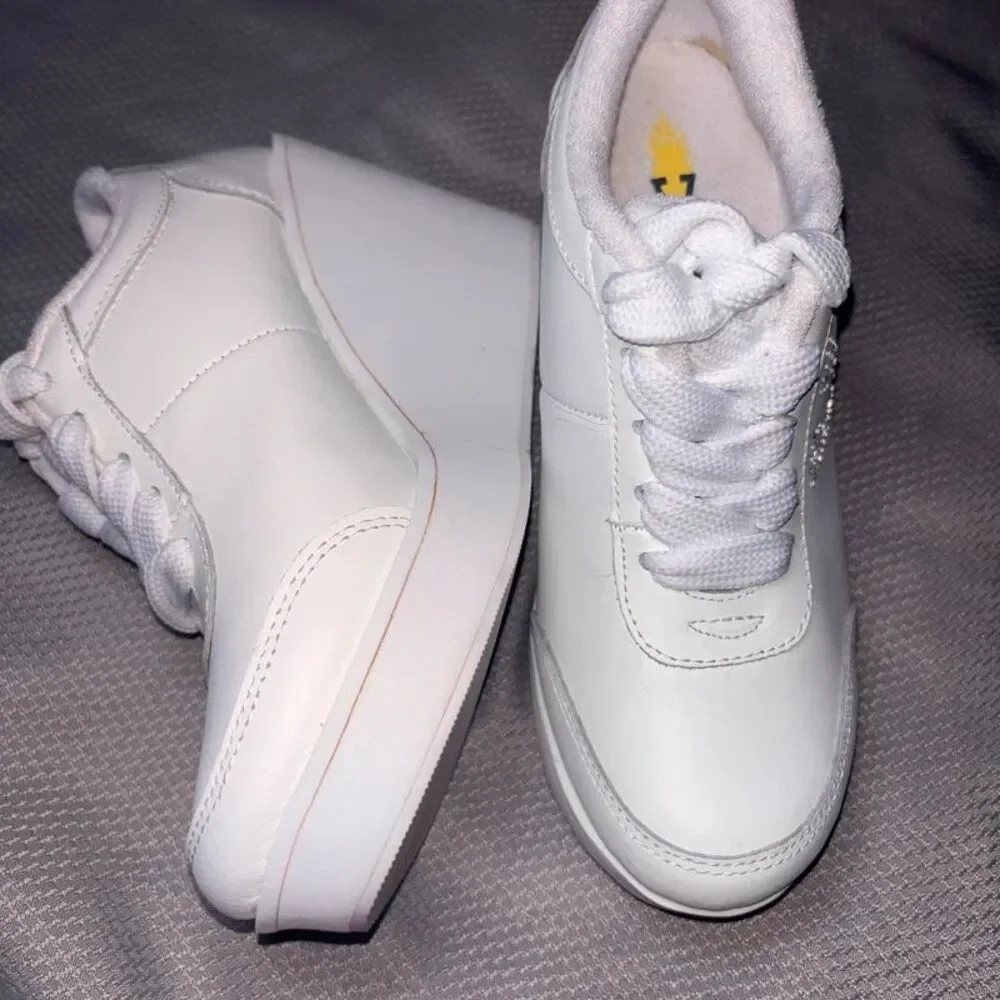 Vintage Y2K 2000’s Volatile Rhinestone Cash White Platform Wedge Sneakers size 7
